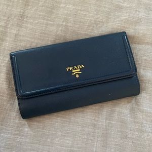 Prada navy saffiano large wallet with ample storage space. Great condition.